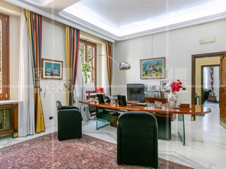 Appartamento in Vendita a Roma, 4'200'000&euro;, 700 m², con Box