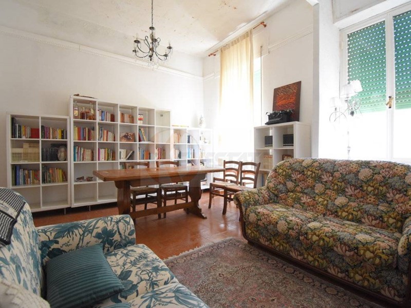 Appartamento in Vendita a Bono, 65'000&euro;, 181 m²