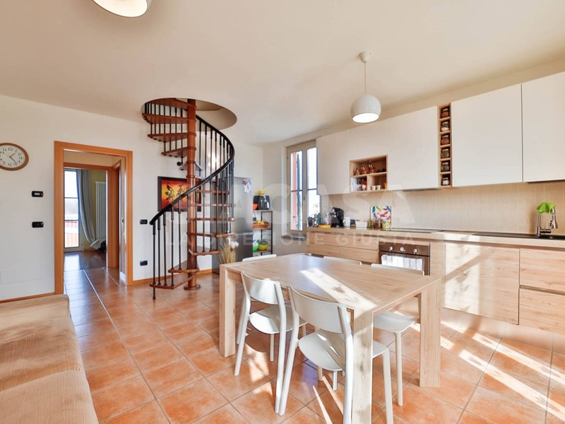 Quadrilocale in Vendita a Cornate d'Adda, 208'000&euro;, 118 m²