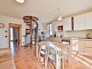 Quadrilocale in Vendita a Cornate d'Adda, 208'000&euro;, 118 m²