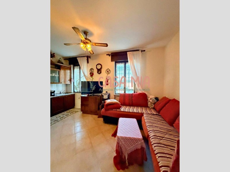 Trilocale in Vendita a Podenzano, 150'000&euro;, 130 m²