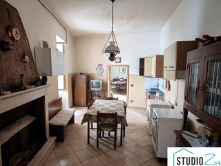 Trilocale in Vendita a Amelia, 55'000&euro;, 82 m²