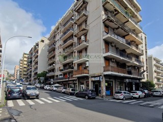 Quadrilocale in Vendita a Catania, 195'000&euro;, 140 m²