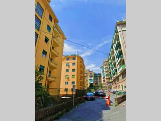 Appartamento in Vendita a Genova, 165'000&euro;, 130 m²