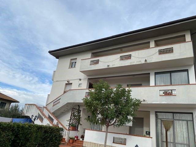 Appartamento in Vendita a Sant'Omero, 110'000&euro;, 165 m²