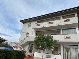 Appartamento in Vendita a Sant'Omero, 110'000&euro;, 165 m²