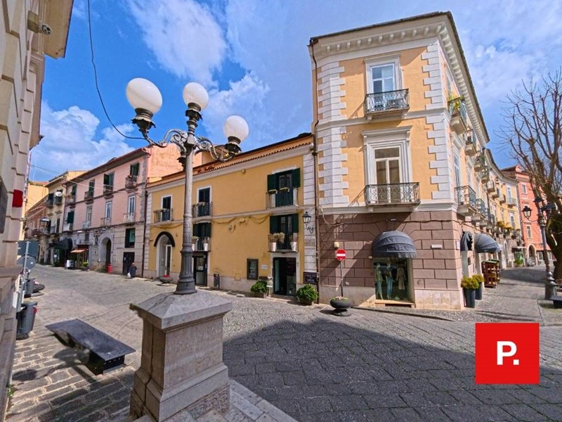 Appartamento in Vendita a Caserta, 345'000&euro;, 220 m²