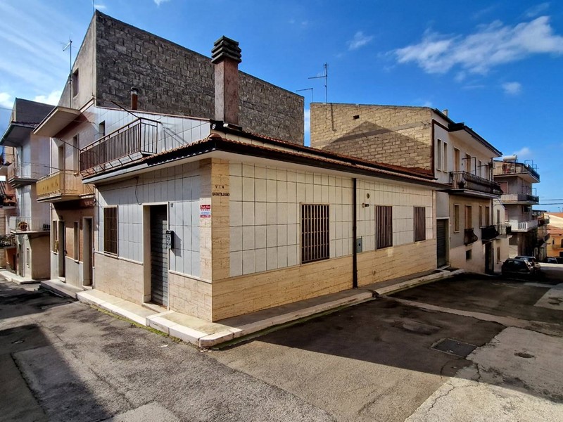 Trilocale in Vendita a San Nicandro Garganico, 38'000&euro;, 112 m²