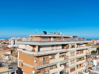 Appartamento in Vendita a San Benedetto del Tronto, 850'000&euro;, 406 m²