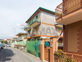 Appartamento in Vendita a Mascalucia, 130'000&euro;, 132 m²