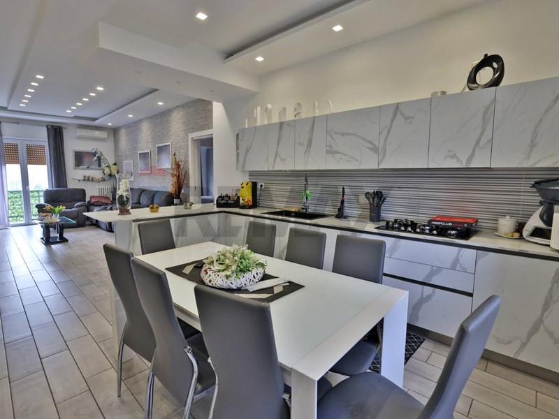 Trilocale in Vendita a Bollate, 278'000&euro;, 116 m²