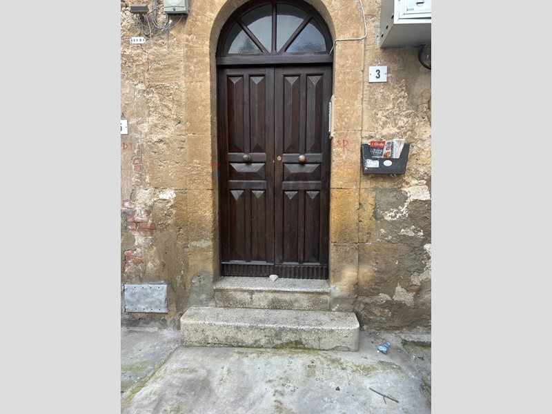 Appartamento in Vendita a Caltanissetta, 38'000&euro;, 104 m²