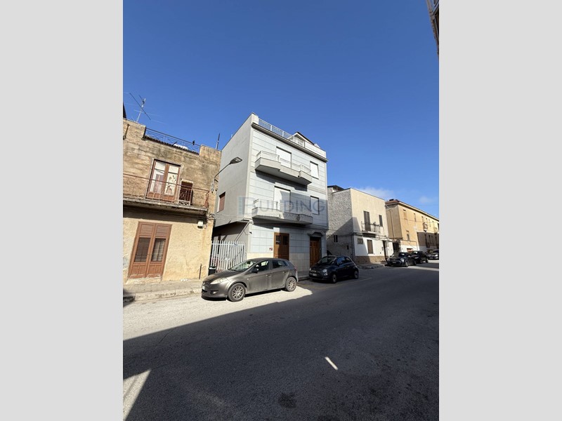 Quadrilocale in Vendita a Castelvetrano, 68'000&euro;, 100 m²
