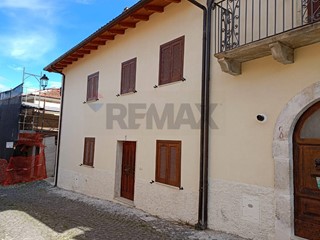 Attico in Vendita a Montereale, 35'000&euro;, 121 m²