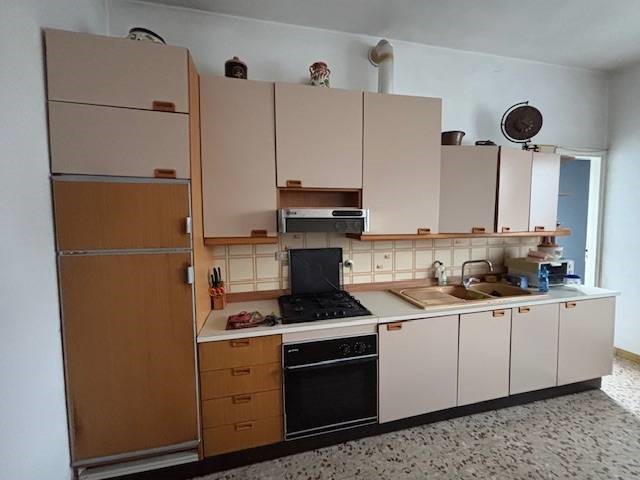 Appartamento in Vendita a Torino, 100'000&euro;, 105 m²