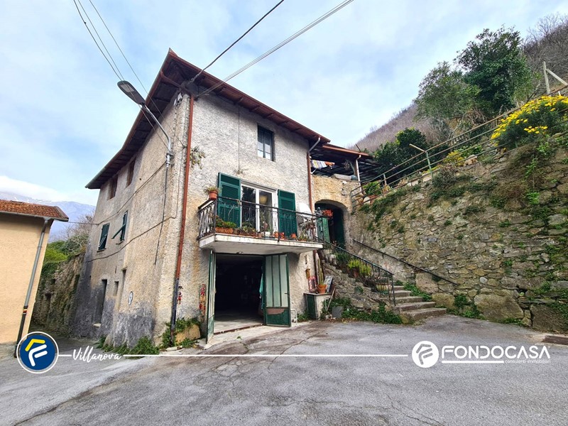 Attico in Vendita a Nasino, 35'000&euro;, 161 m²