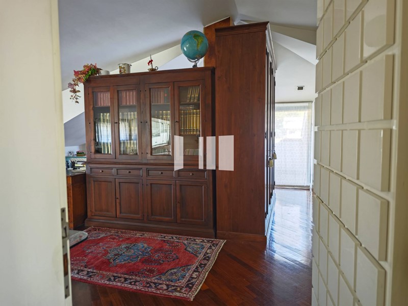 Attico in Vendita a Bellante, 170'000&euro;, 157 m²