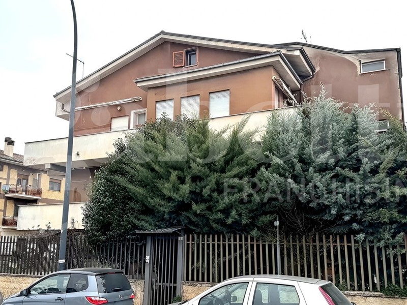 Quadrilocale in Vendita a Avezzano, 98'000&euro;, 100 m², con Box