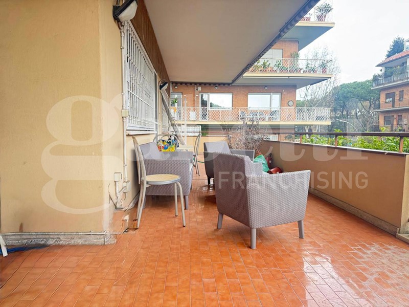 Appartamento in Vendita a Roma, 650'000&euro;, 175 m², con Box