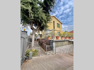 Appartamento in Vendita a Milano, 850'000&euro;, 215 m², con Box