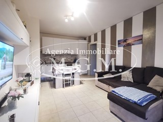 Bilocale in Vendita a Santa Maria a Monte, zona Ponticelli, 95'000&euro;, 50 m², arredato, con Box