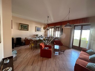 Appartamento in Vendita a Massa, 390'000&euro;, 140 m², arredato