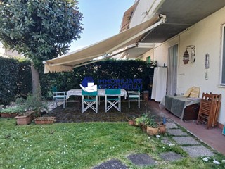 Trilocale in Affitto a Massa, zona Ronchi, 2'500&euro;, 70 m², arredato