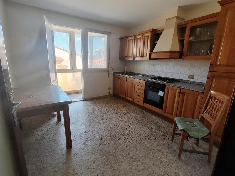 Quadrilocale in Vendita a Pisa, 240'000&euro;, 97 m², con Box