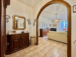 Appartamento in Vendita a Lucca, zona Sorbano Del Vescovo, 189'000&euro;, 90 m², arredato