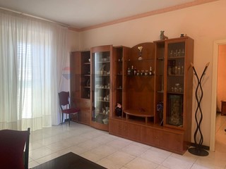Appartamento in Vendita a Catania, 145'000&euro;, 190 m²