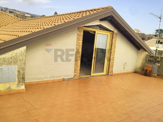Attico in Vendita a Sant'Alfio, 66'000&euro;, 191 m²