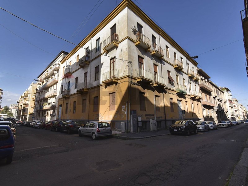 Appartamento in Vendita a Catania, 185'000&euro;, 166 m²