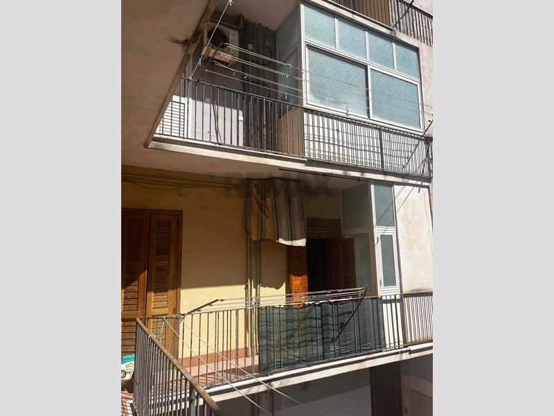 Trilocale in Vendita a Catania, 74'000&euro;, 89 m², con Box