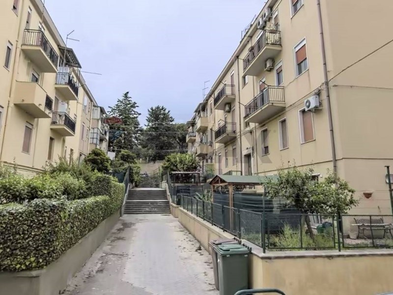 Appartamento in Vendita a Caltanissetta, 45'000&euro;, 106 m²