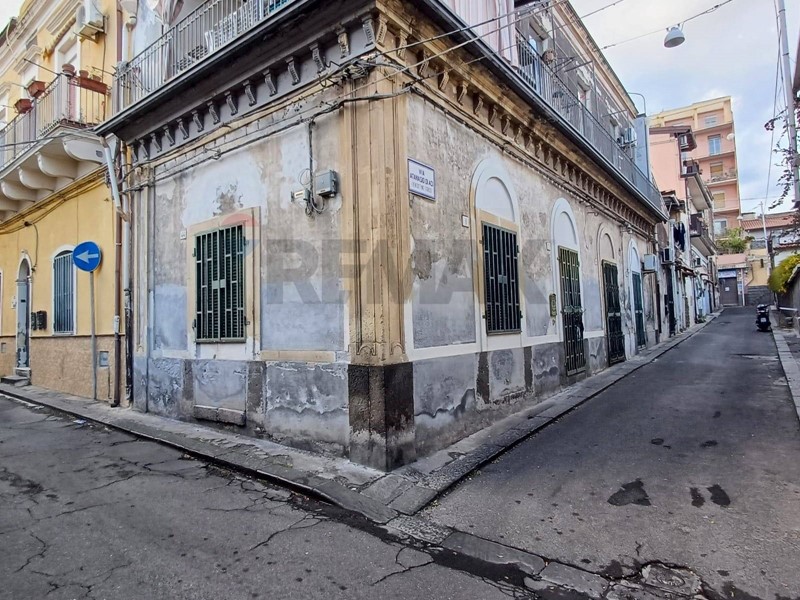 Bilocale in Vendita a Catania, 48'000&euro;, 58 m²