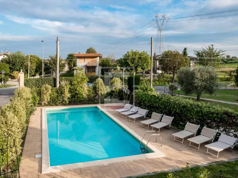 Appartamento in Vendita a Desenzano del Garda, 1'030'000&euro;, 600 m²