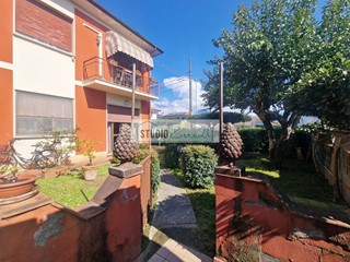 Quadrilocale in Vendita a Camaiore, 340'000&euro;, 136 m²