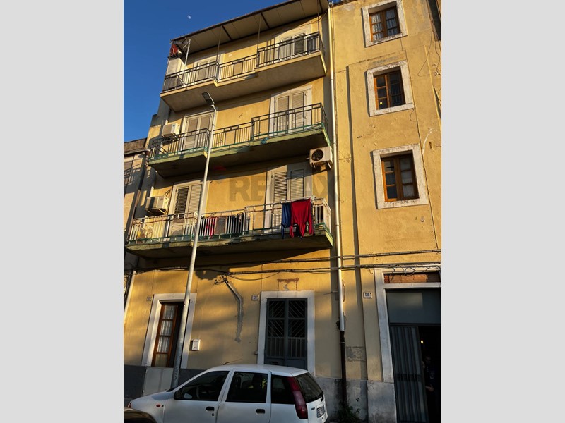 Quadrilocale in Vendita a Catania, 79'000&euro;, 88 m²