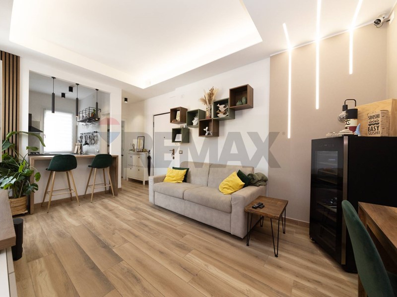 Trilocale in Vendita a Roma, 239'000&euro;, 75 m²