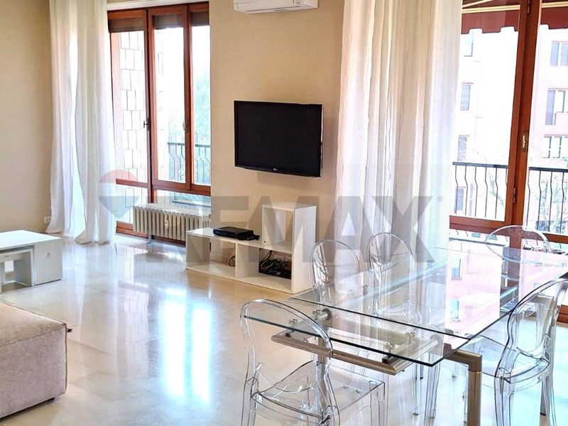 Appartamento in Affitto a Monza, 1'850&euro;, 170 m²