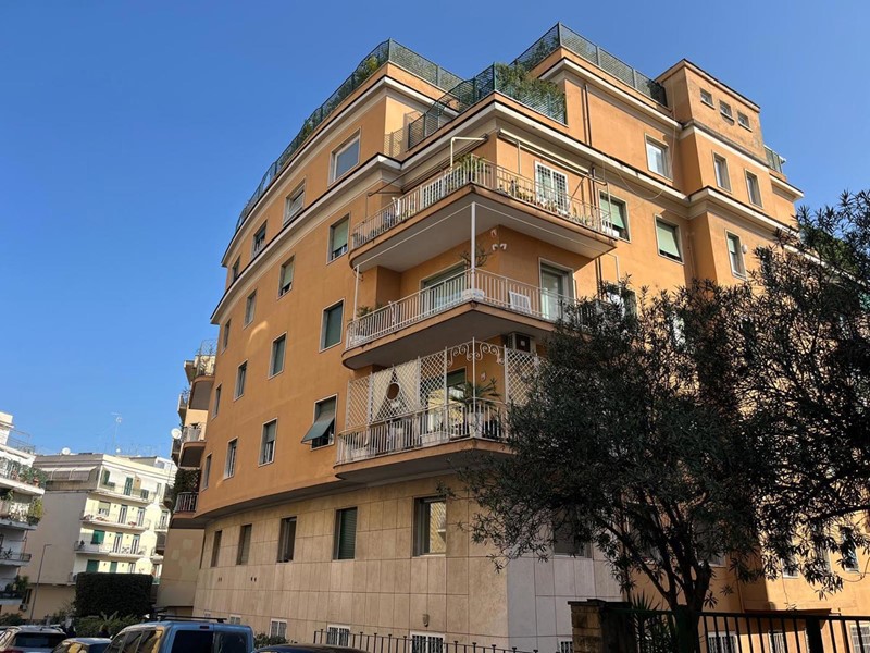 Trilocale in Vendita a Roma, 420'000&euro;, 65 m²