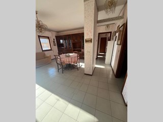 Appartamento in Vendita a Catanzaro, 105'000&euro;, 127 m²
