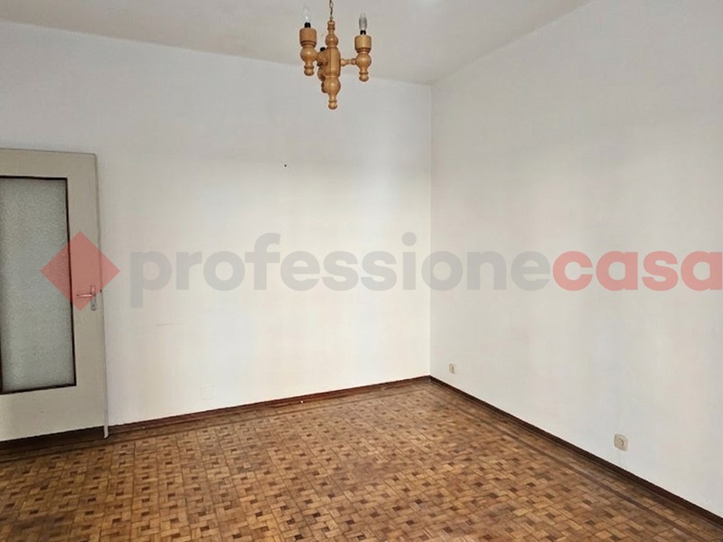 Trilocale in Vendita a Pinerolo, 78'000&euro;, 72 m²