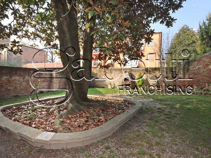 Appartamento in Vendita a Ferrara, 250'000&euro;, 186 m²