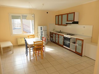 Trilocale in Vendita a Noventa Vicentina, 75'000&euro;, 71 m², arredato, con Box