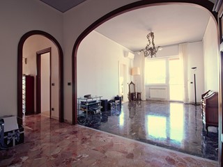 Appartamento in Vendita a Genova, zona Pegli, 330'000&euro;, 120 m², con Box