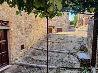 Appartamento in Vendita a Semproniano, 55'000&euro;, 103 m²