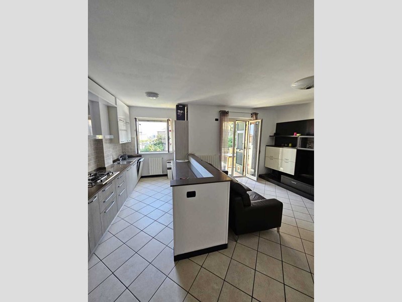 Appartamento in Affitto a Savona, 900&euro;, 100 m², arredato