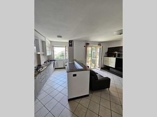 Appartamento in Affitto a Savona, 900&euro;, 100 m², arredato