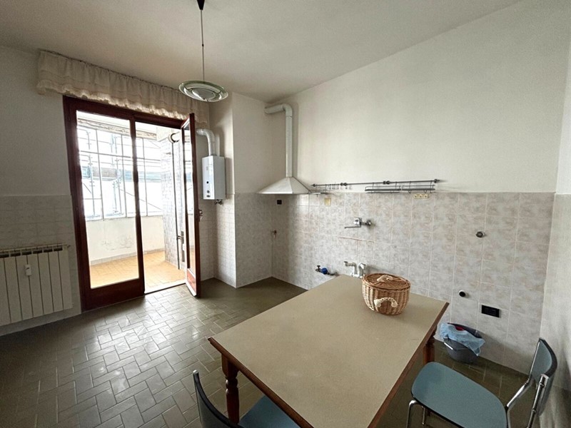 Quadrilocale in Vendita a Savona, zona VALLORIA, 230'000&euro;, 120 m², con Box